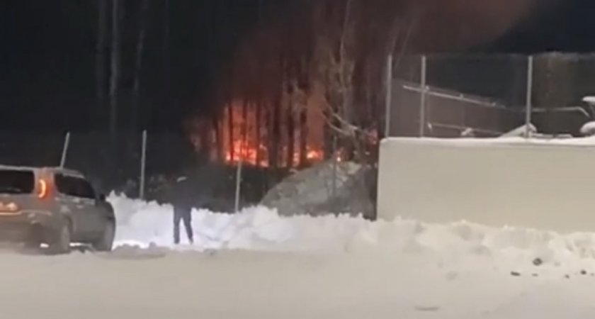 «Обгорел, но шевелился»: при пожаре в Заволжском районе пострадал мужчина