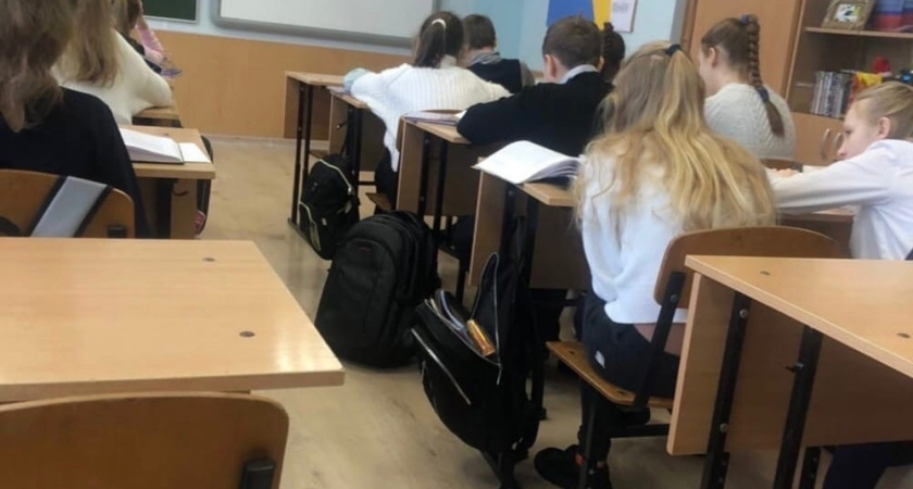 Полтысячи школьников в Ярославской области эвакуировали в разгар учебного дня