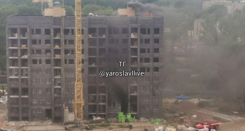 В Брагино загорелась недостроенная многоэтажка 