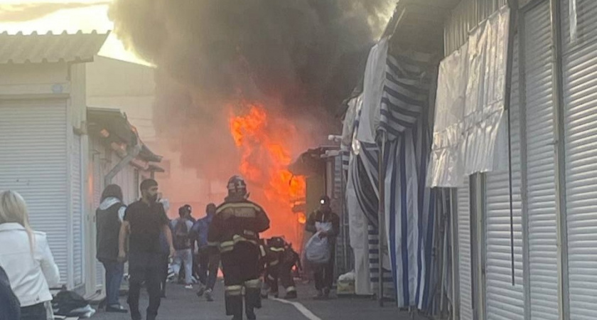 В Рыбинске произошел масштабный пожар на Сенном рынке