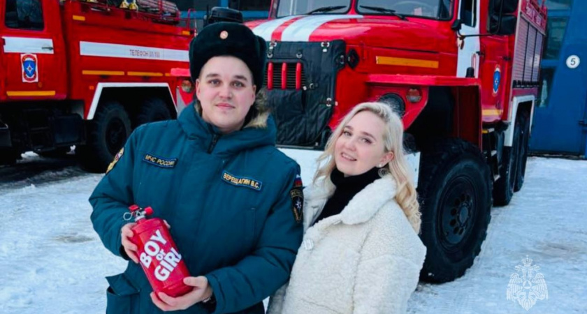 В Рыбинске в МЧС провели гендер-пати с помощью огнетушителя