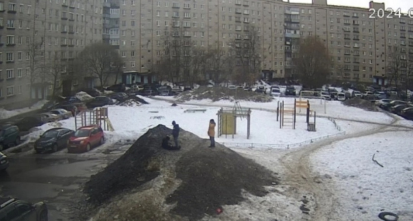 Жителям Ярославской области отказали в ремонте детской площадки