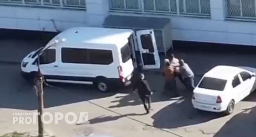 Выволокли из машины: в Ярославле ФСБ задержала спонсора террористов