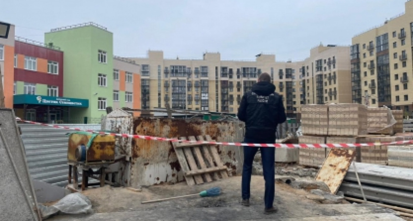 В Ярославле погиб человек в бетономешалке во время работы 