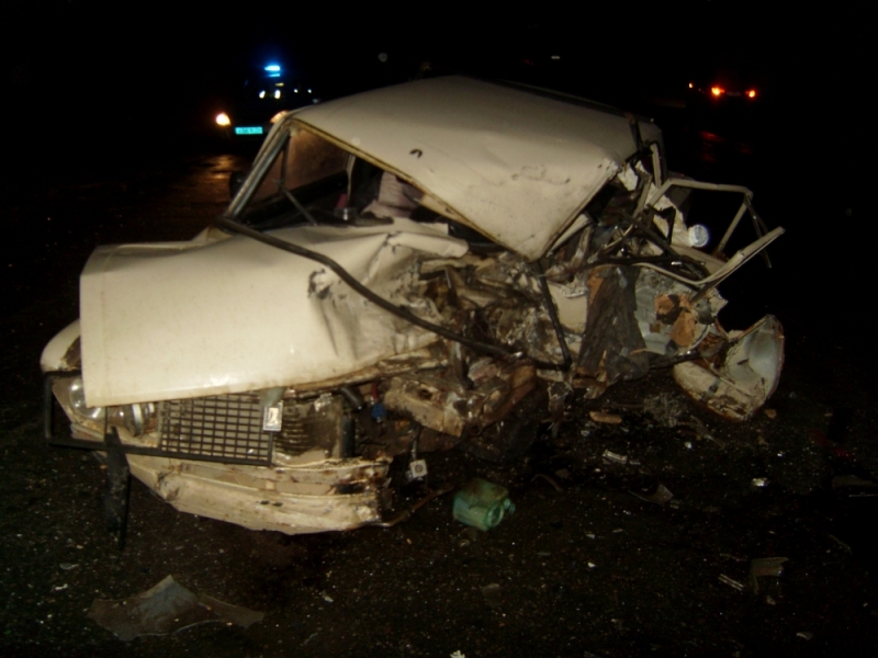 В автокатастрофе под Ярославлем раздавило водителя «шестерки»