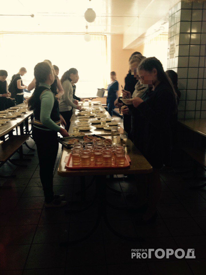 В ярославской школе ученикам не дают садиться во время обедов