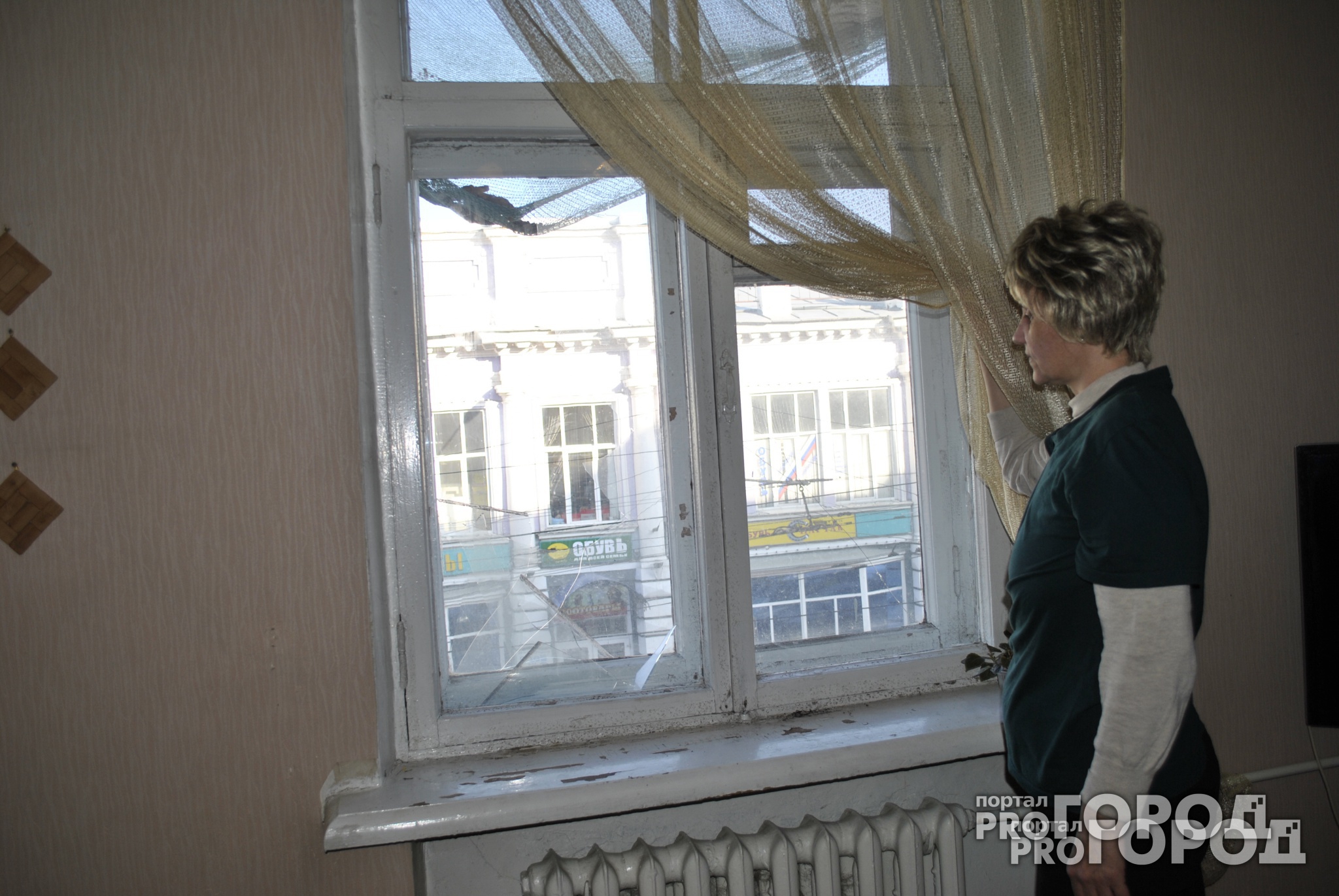 В Ярославле дети учатся в школе, где выпадают окна