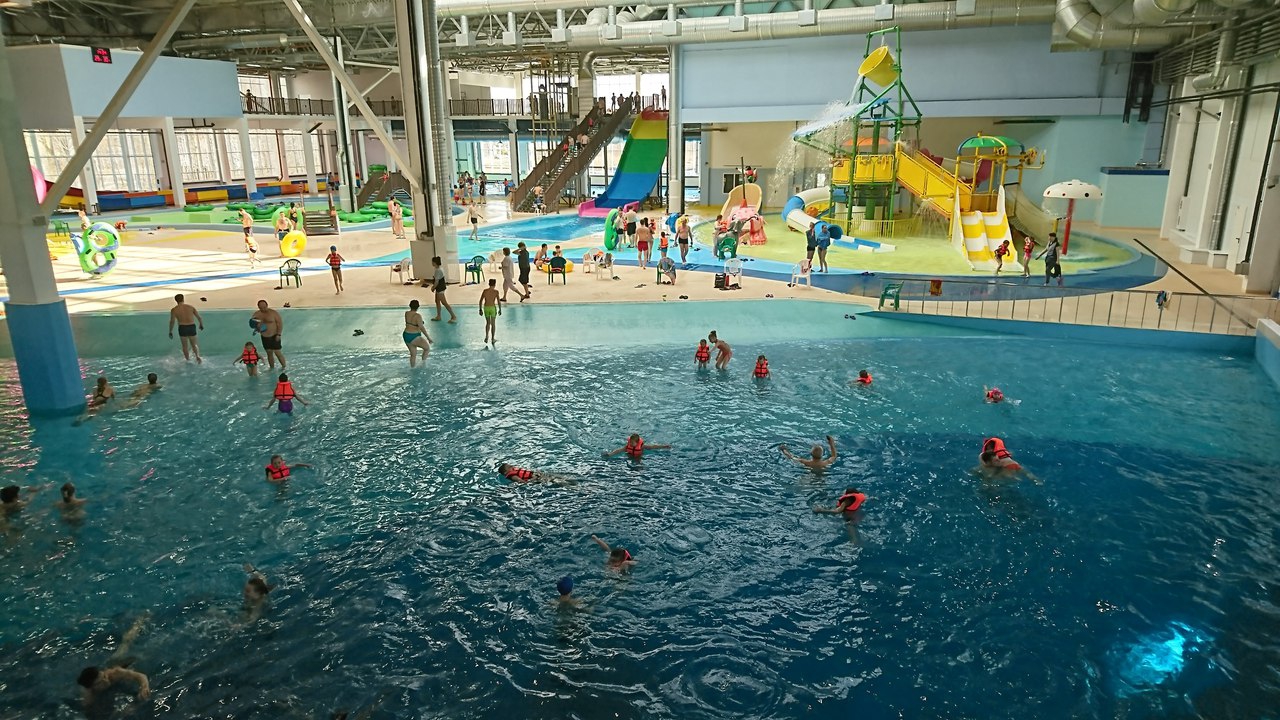 Ярославский аквапарк открыли на один день для семей строителей
