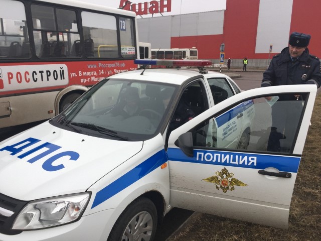 В Ярославле поймали маршрутчиков без ремней безопасности и за разговором по телефону