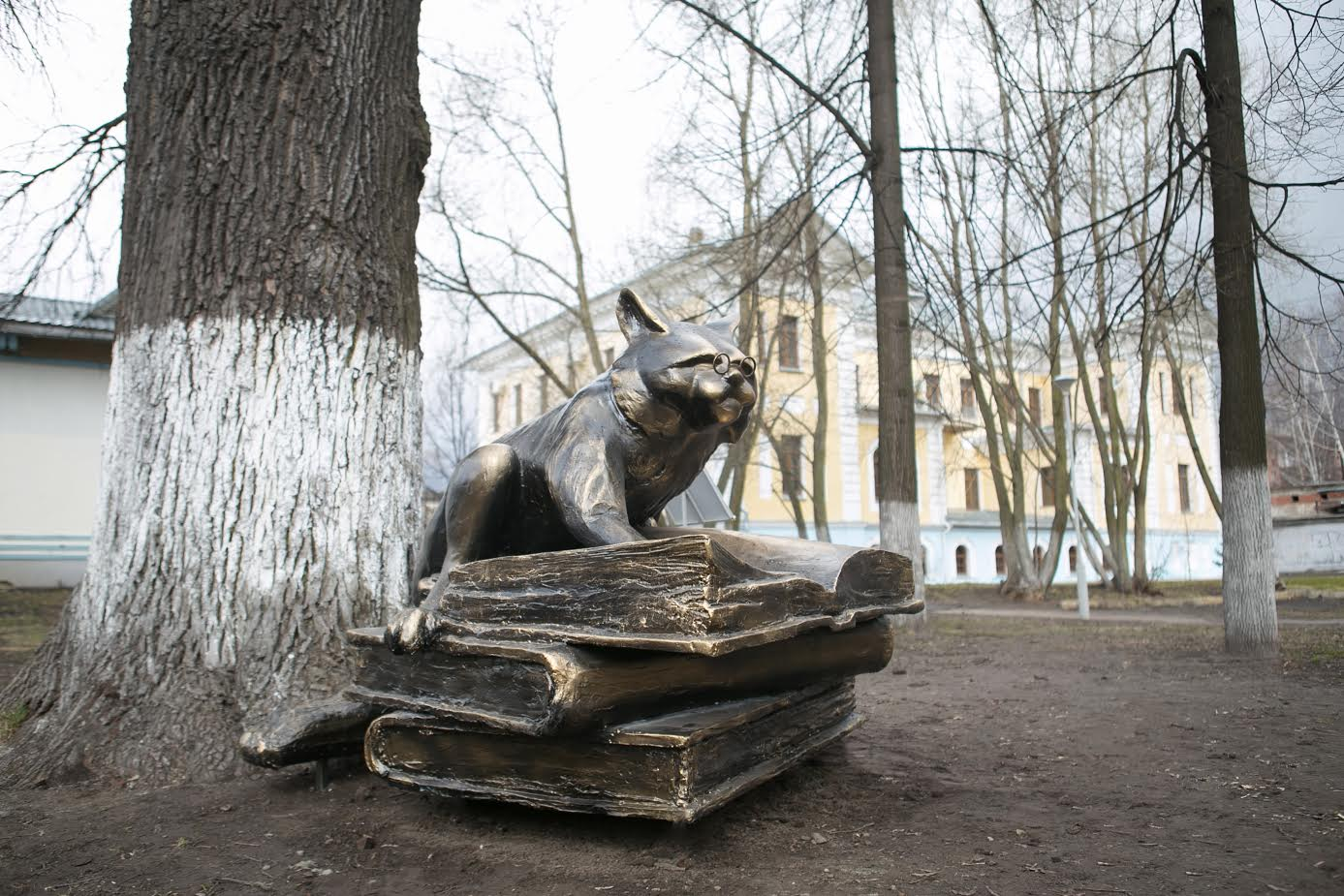 В ярославском сквере появился пластиковый памятник пушкинскому коту