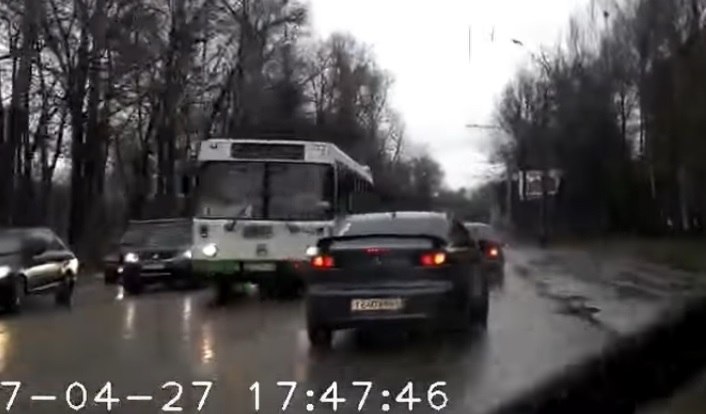 В Ярославле появился бешеный автобус: видео