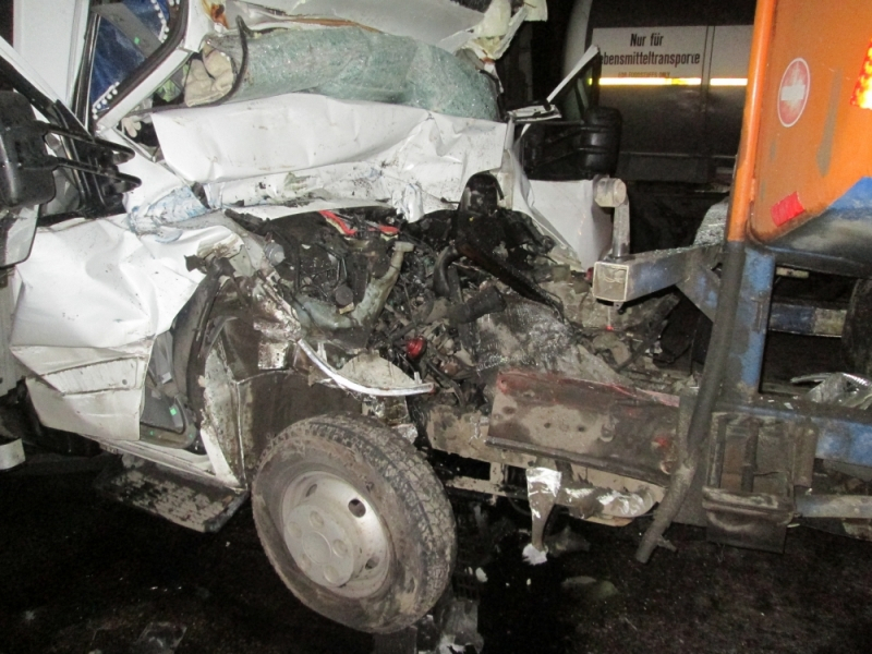Под Ярославлем столкнулись две фуры, серьезно пострадал водитель
