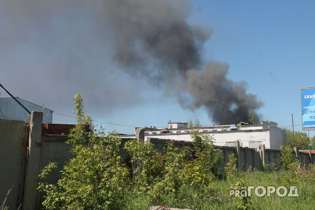 По факту пожара на складе в Ярославле возбудили уголовное дело