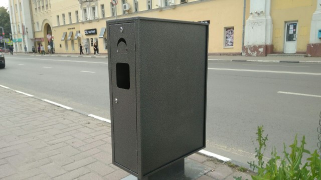 Необычные конструкции на улицах Ярославля оказались контейнерами для мусора
