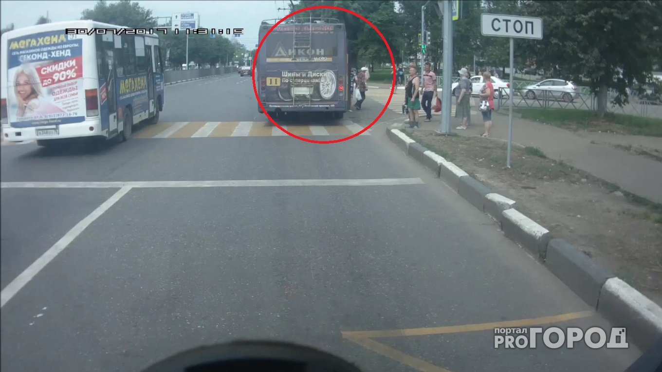 Ярославская обыденность: водитель троллейбуса вспомнил об остановке лишь на перекрестке