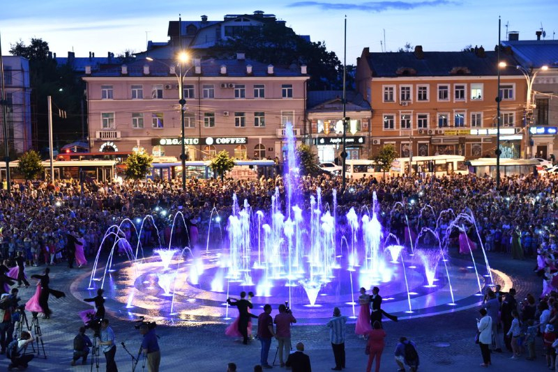 Новый фонтан на площади Юности в Ярославле будет работать дважды в день