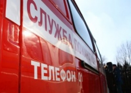Ранним утром спасатели тушили остановку в центре Ярославля