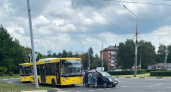 В центре Ярославля случилось очередное ДТП с участием нового Яавтобуса