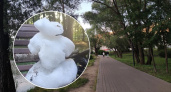 В Ярославле в летнюю жару жители города построили снеговика