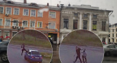Снес ногой окно: дикие драки пассажира и таксиста в Ярославле попали на видео