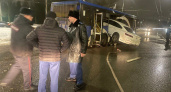 Жертв уносили на носилках: в Рыбинске девушка за рулем авто влетела в автобус с пассажирами
