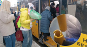 "Разваливаются на ходу": пассажиры в Ярославле советуют аккуратнее держаться за поручни 