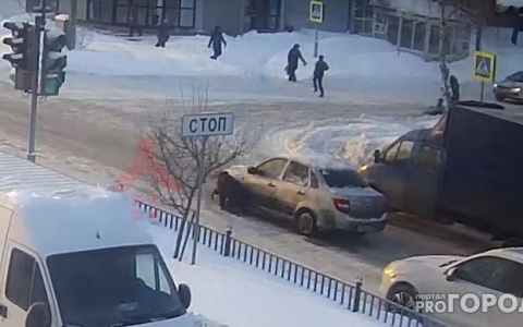 В Ярославле судят пожилого водителя, который переехал женщину-инвалида: видео