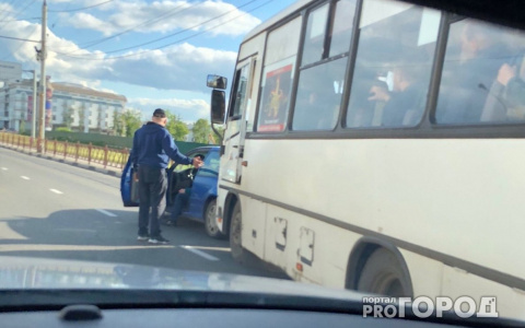 Жуткое ДТП в Ярославле: маршрутка протаранила авто с детьми