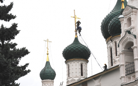 В Ярославле с храма Ильи Пророка снимают кресты: зачем