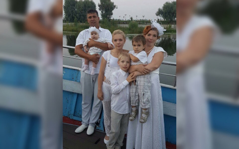 Маму четверых детей из Ярославля годами «пинают» по кабинетам из-за пособия