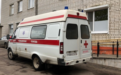 Авто вынесло на девочку: двое детей пострадали в Ярославле