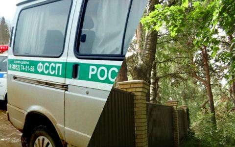 За забором: мужчина захватил часть парка в Ярославской области