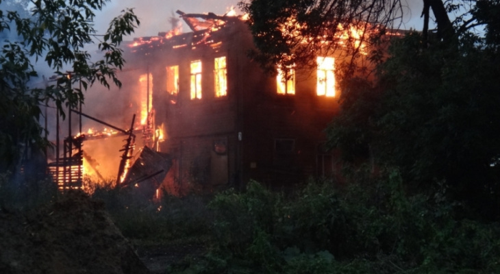 В Ярославле горящий дом тушили пять часов