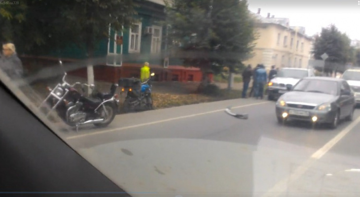 В Ярославской области из-за столкновения с иномаркой мотоциклист улетел в кювет