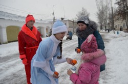 Полицейский Дед Мороз поздравил юных пешеходов из Ярославской области