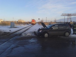 ДТП в Ярославской области: иномарка столкнулась с тепловозом