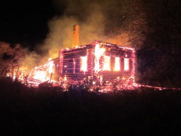 В Ярославской области вспыхнул дачный дом