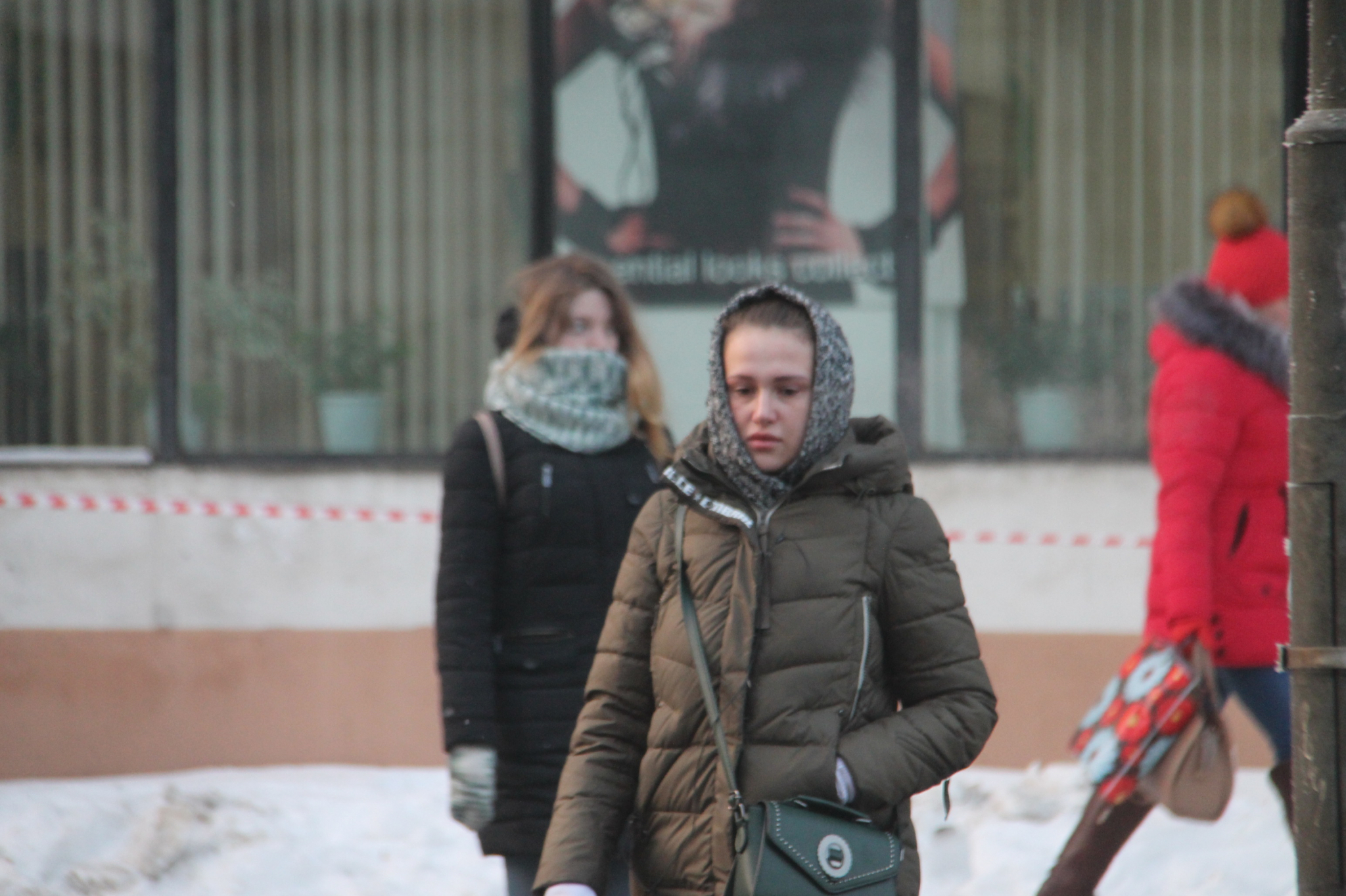Утренний мороз и тлен: ярославцы спешат на работу