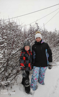 Юлия.Прогулка по новогоднему лесу