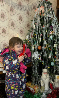 Виктория у Елки