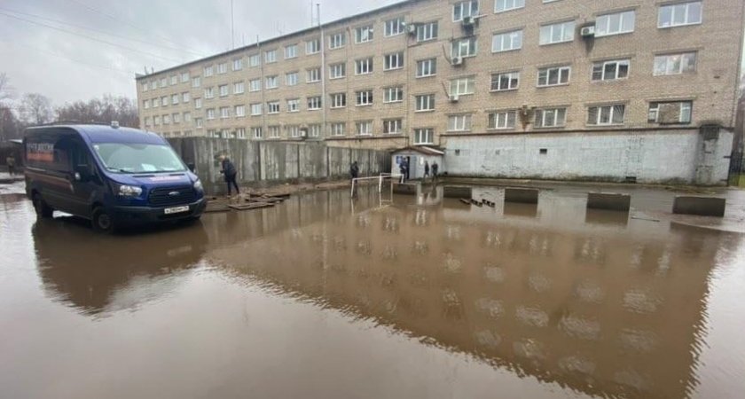 "Только россиянин пройдет этот квест": в Брагино затопило паспортный стол