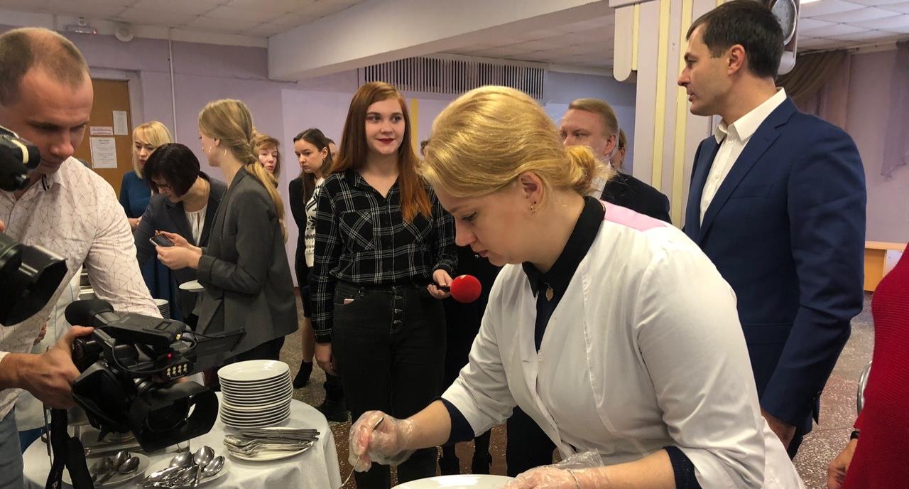 "Иначе недоложим в тарелку": в Ярославле подняли цену на школьное питание