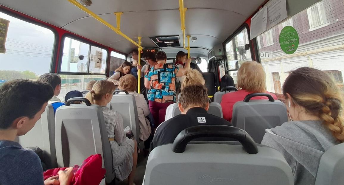 «Мальчик вышел в слезах»: в Ярославской области водитель автобуса обматерил ребенка