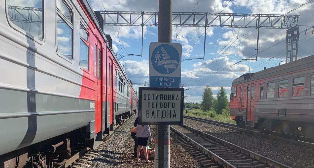 Тело пролетело вдоль путей: в Ярославле поезд сбил мужчину