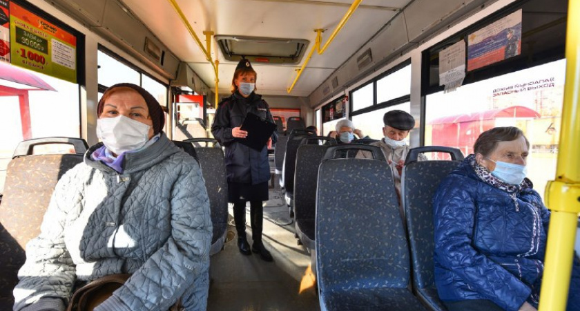 Вакцинация в продуктовых и пугающая смертность: какая ковид-ситуация в Ярославской области