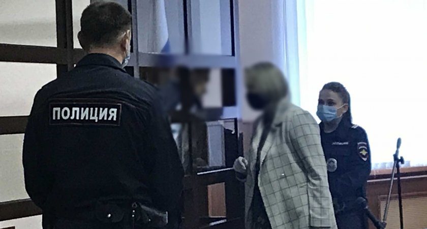 В Ярославле пассажир с ножом взял в заложники любовницу и таксиста