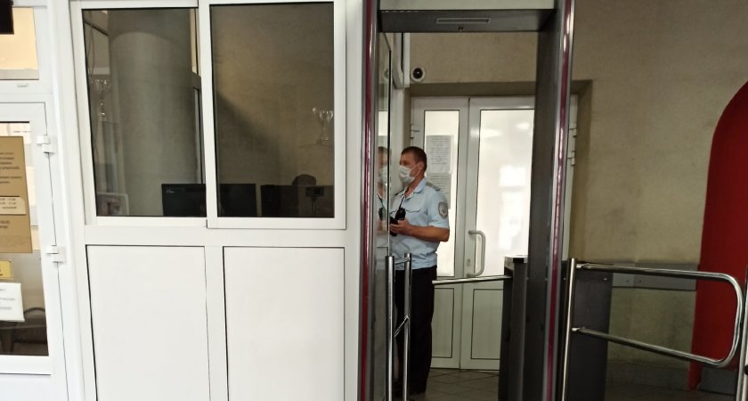 В Ярославской области задержали сантехника, проверяющего батареи за 20 тысяч рублей