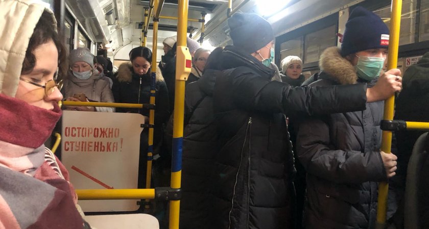 «Вышвырнула на пустыре»: пассажиры из Ярославля требуют уволить выгнавшего их водителя