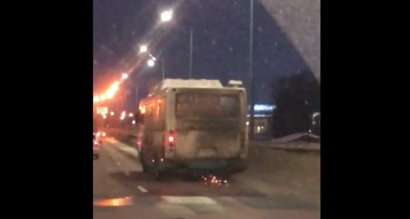 Пробиваем дно: иллюминация от ярославского автобуса расходится по соцсетям: видео