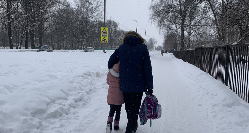 В Ярославле девочка с ковидом час простояла на улице в очереди к врачу
